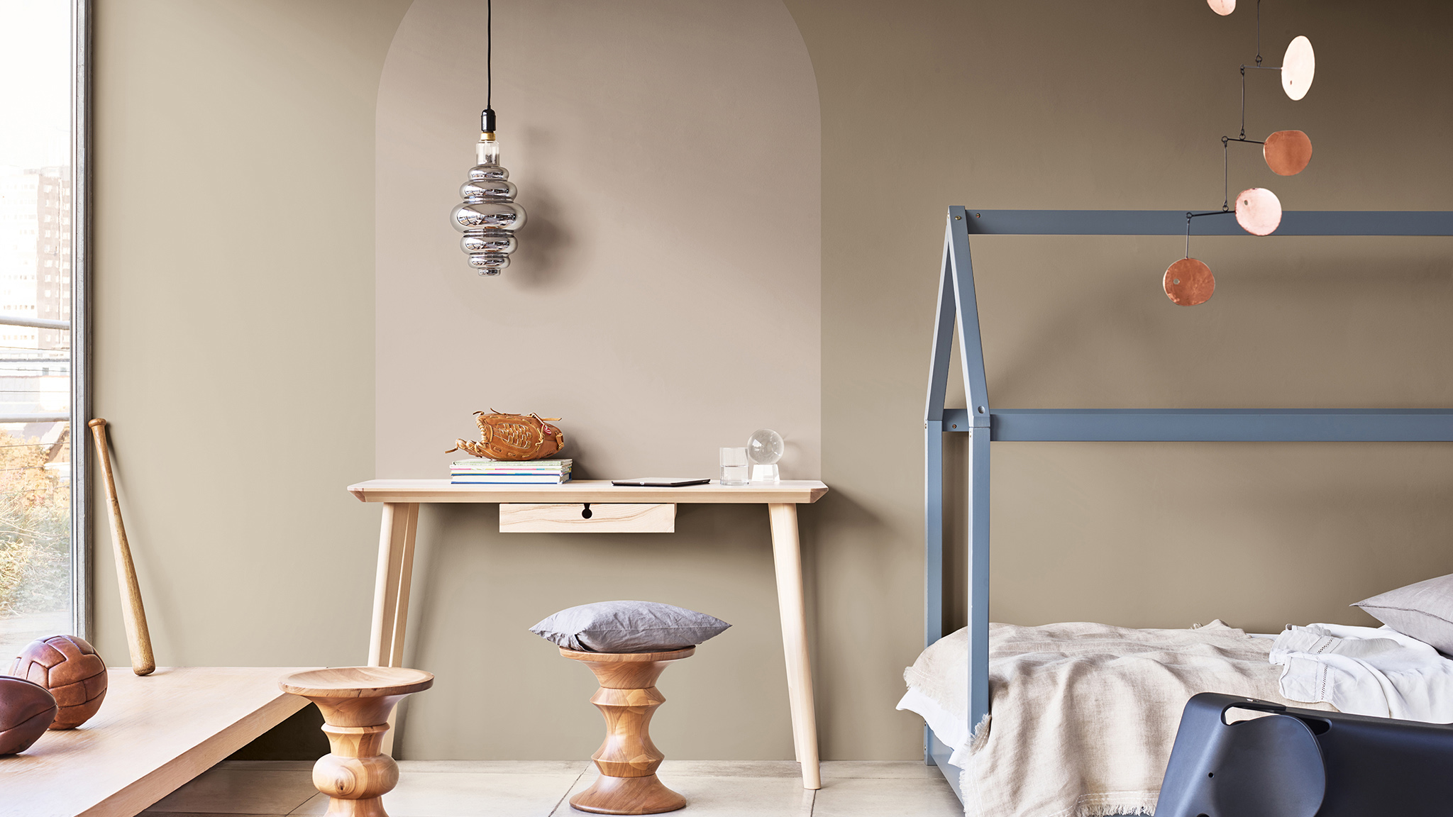 Painted arch above desk with child’s bed Dulux_CF21_ívfestés_gyerekszoba_magyar_1